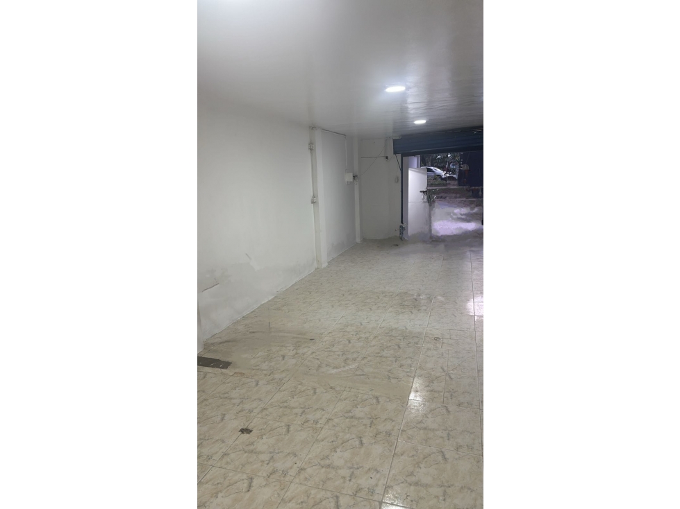 COD: 3879 -- Local En Arriendo - San Fernando, Medellín — foto 2