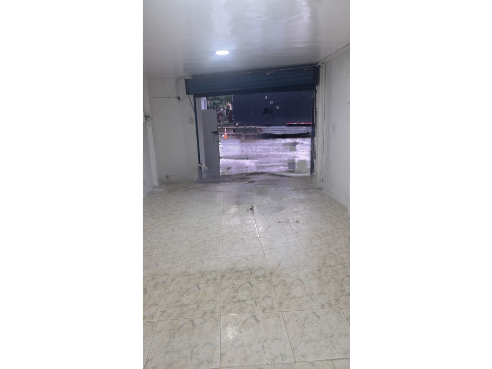 COD: 3879 -- Local En Arriendo - San Fernando, Medellín