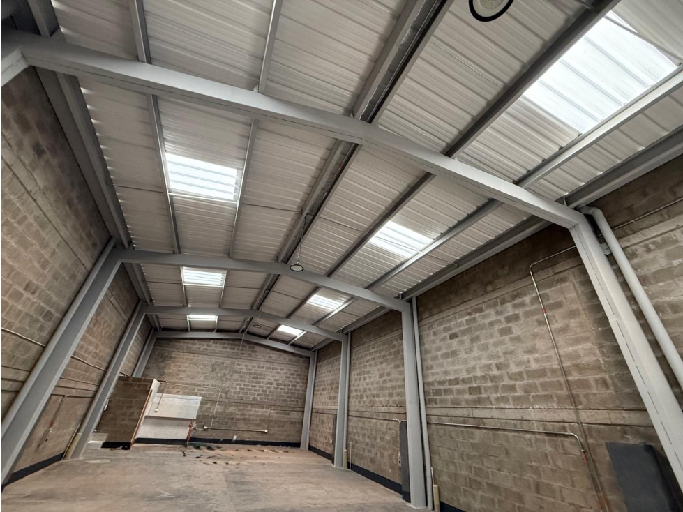 COD: 3964 -- Bodega En Arriendo - Calle Larga, Sabaneta - 3
