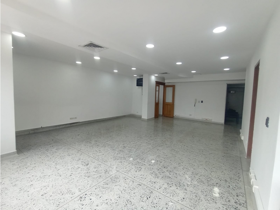 COD: 3985 -- Oficina En Arriendo - El Poblado, Medellín