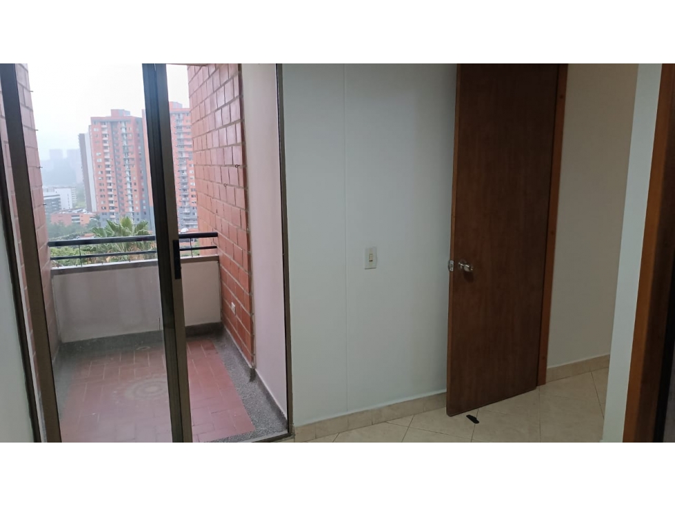 COD: 4111 -- Apartamento - La Loma De Los Bernal, Medellín — foto 2