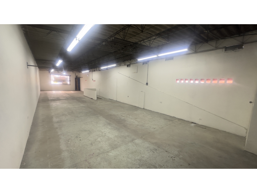 COD: 3771 -- Bodega En Arriendo - La Candelaria, Medellín