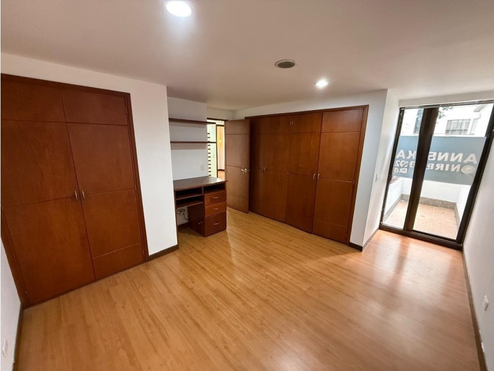 COD: 4034 -- Apartamento En Arriendo - El Poblado, Medellín — foto 2