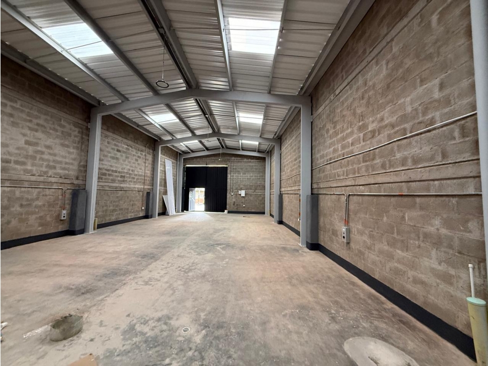 COD: 3964 -- Bodega En Arriendo - Calle Larga, Sabaneta - 2