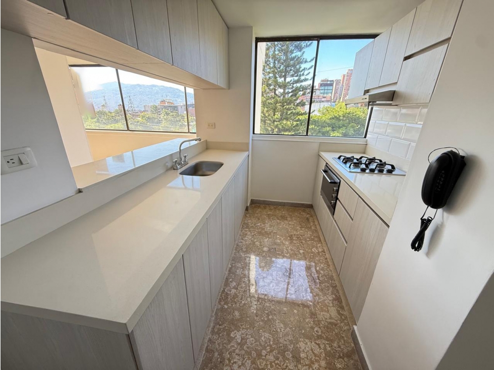 COD: 4145 -- Apartamento - El Poblado, Medellín