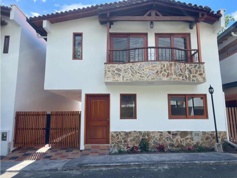 COD: 2689 - Casa Campestre en Venta La Ceja, Sector Salida al Retiro