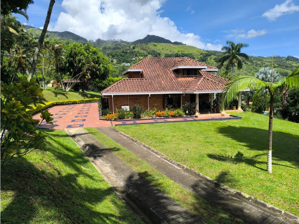 COD: 3594 - Se vende hermosa finca en Girardota Dos niveles