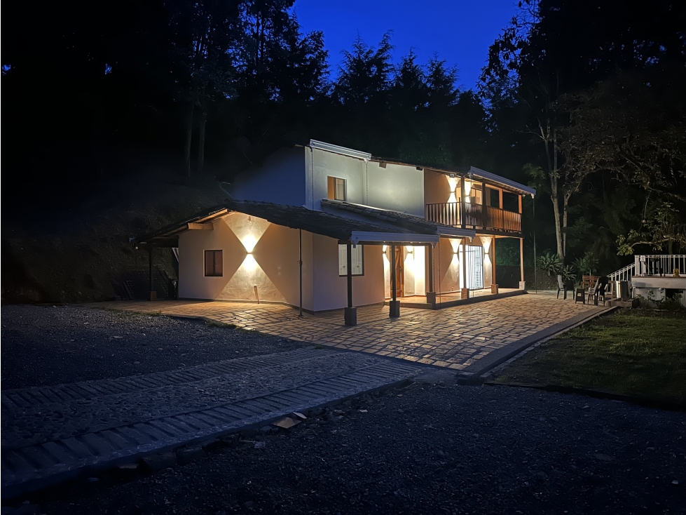 COD: 4156 -- Casa-finca - Santa Elena, Medellín