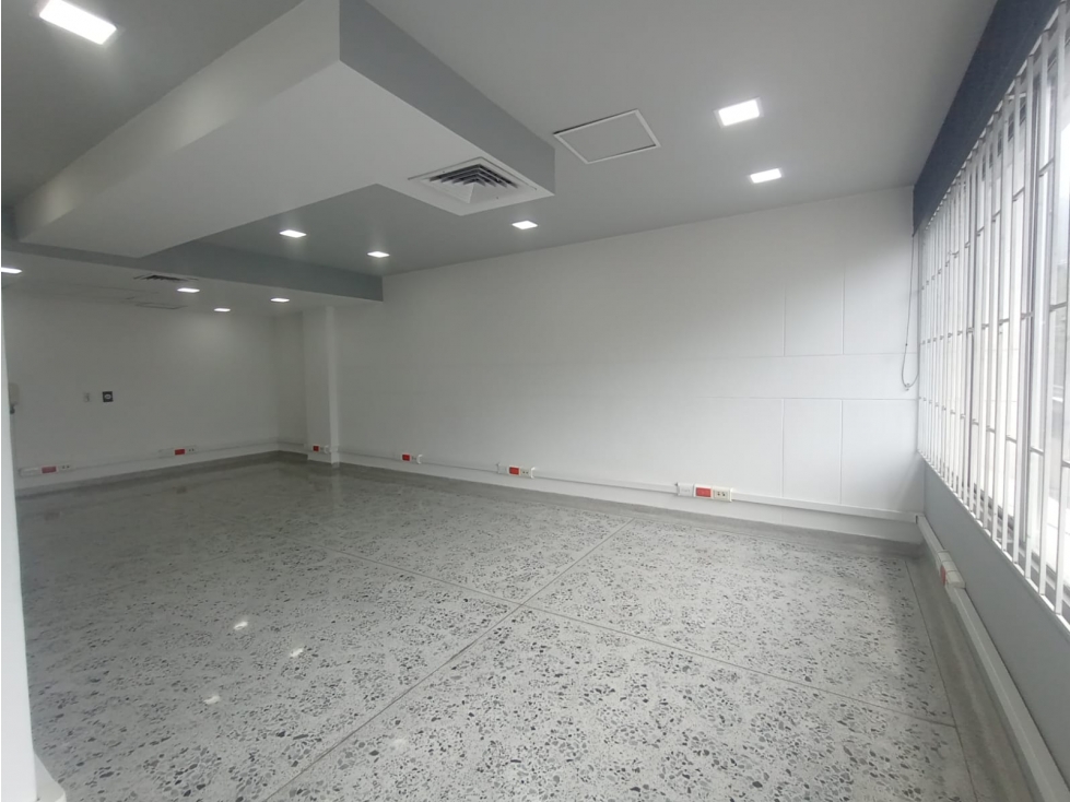 COD: 2181 -- Oficina En Arriendo - El Poblado, Medellín