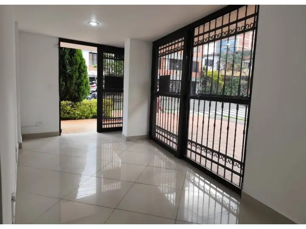 COD: 4127 -- Local - La Castellana, Medellín — foto 2