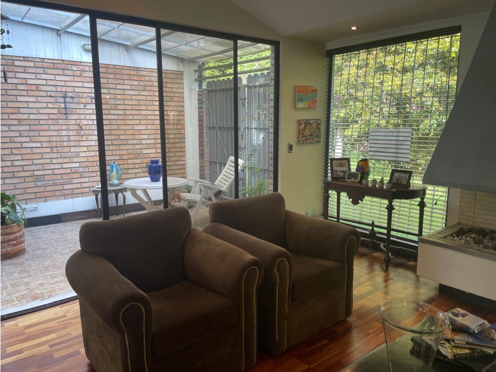 VENDO HERMOSA CASA EN NIZA TOTALMENTE REMODELADA — foto 2