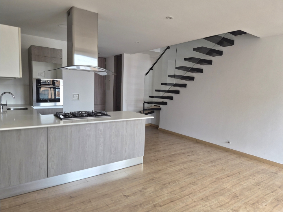 VENDO APARTAMENTO DÚPLEX SANTA BARBARA ORIENTAL CON TERRAZA — foto 2