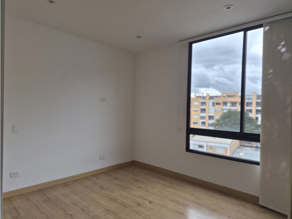 VENDO APARTAMENTO DÚPLEX SANTA BARBARA ORIENTAL CON TERRAZA — foto 4