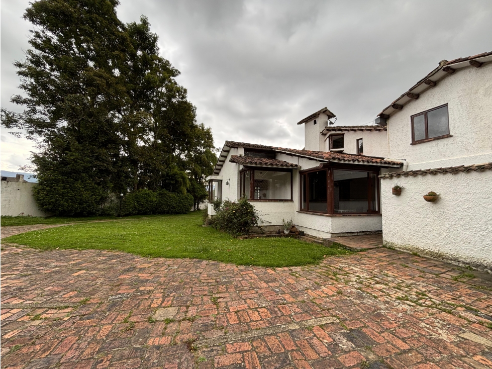 Venta o arriendo de lote con 4 casas en San José de Bavaria, Bogotá — foto 2