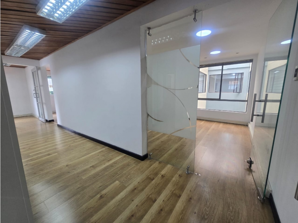 Oficina en venta en San Patricio, Bogotá — foto 2