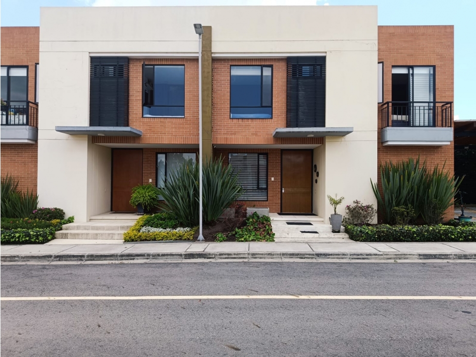 Hermosa casa en venta Tipo Arrayán en el conjunto Oikos Savanna