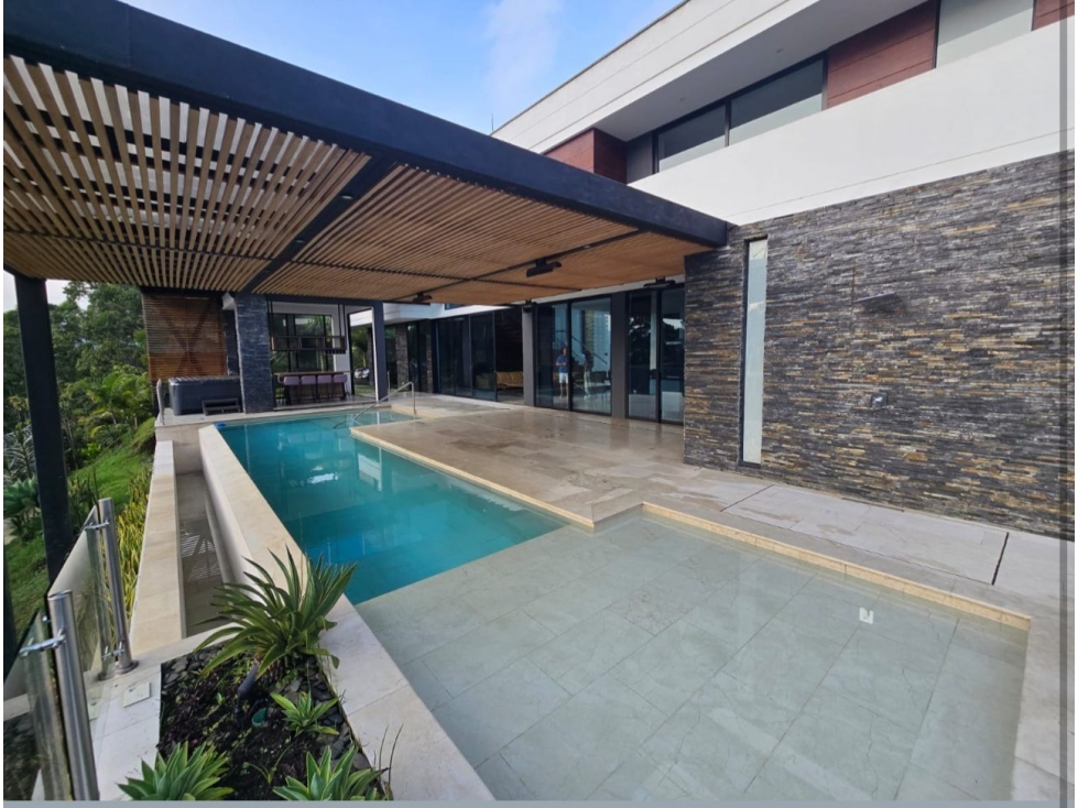 CASA EN LA CALERA VENTA/ RENTA AMOBLADA