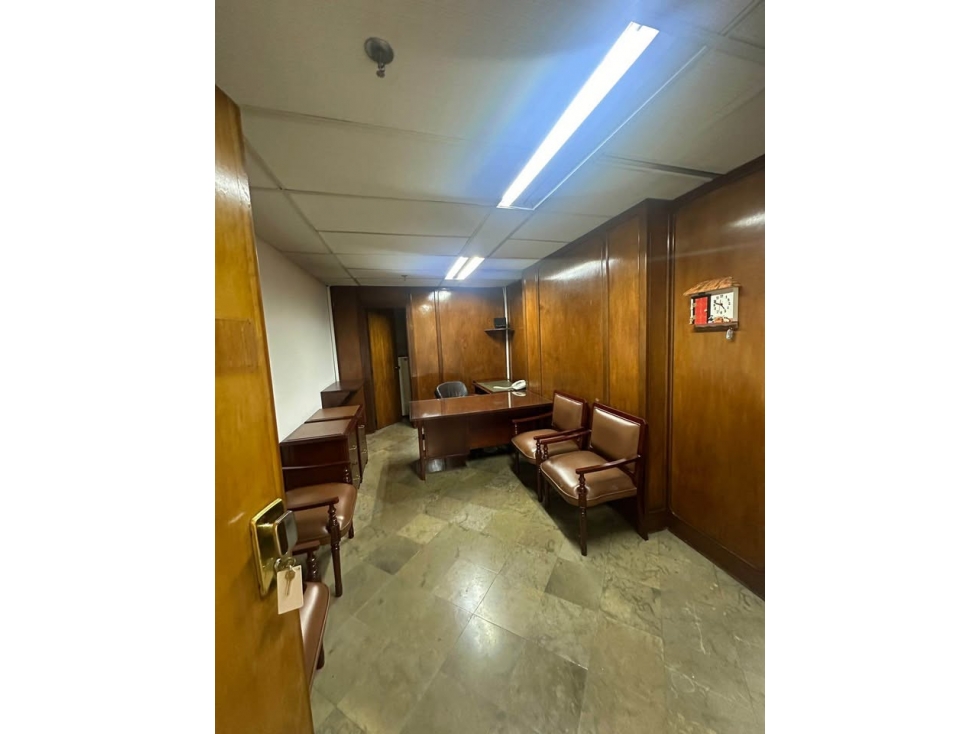 OFICINA DISPONIBLE AV POBLADO