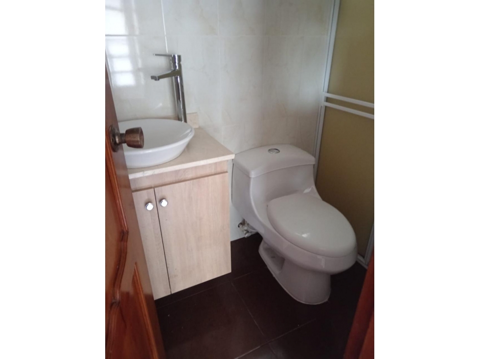 VENTA DE CASA EN RONEGRO TUTUCAN 3 NIVELES — foto 3