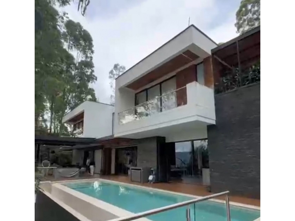 CASA EN VENTA LA CALERA/ RENTA AMOBLADA