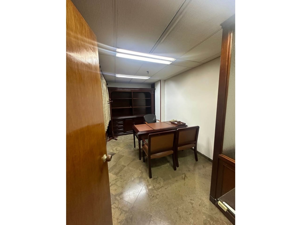 OFICINA DISPONIBLE AV POBLADO — foto 6