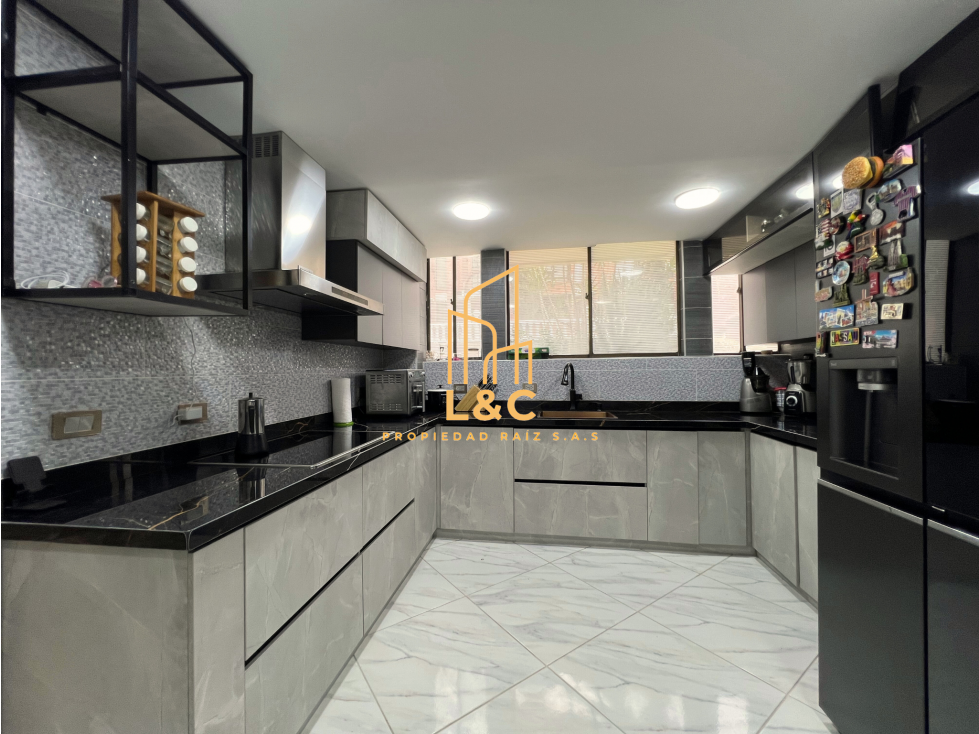 Casa en venta en Envigado, sector Los Benedictinos