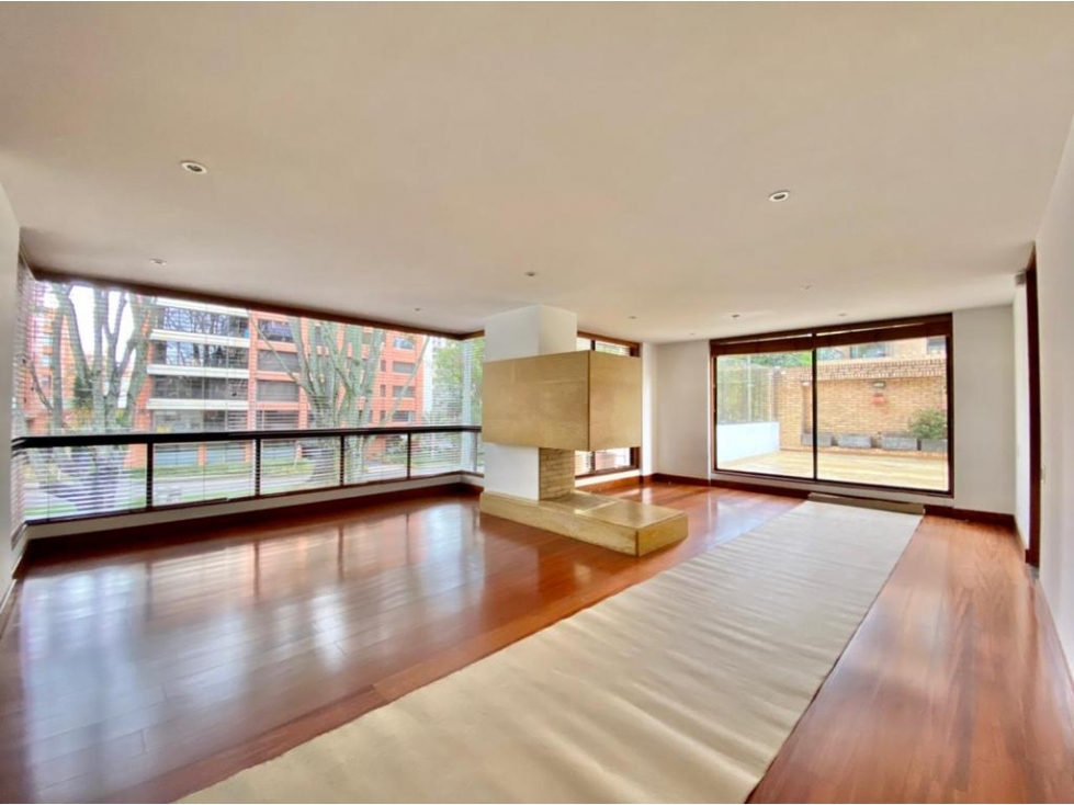 ARRIENDO APTO DE 4 ALCOBAS Y TERRAZA EN LA MEJOR ZONA DE CHICO