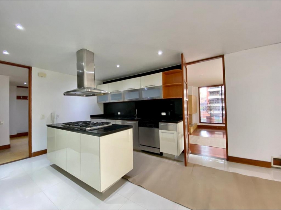 ARRIENDO APTO DE 4 ALCOBAS Y TERRAZA EN LA MEJOR ZONA DE CHICO — foto 2