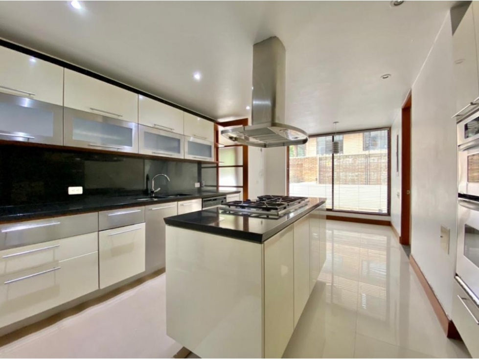 ARRIENDO APTO DE 4 ALCOBAS Y TERRAZA EN LA MEJOR ZONA DE CHICO — foto 5