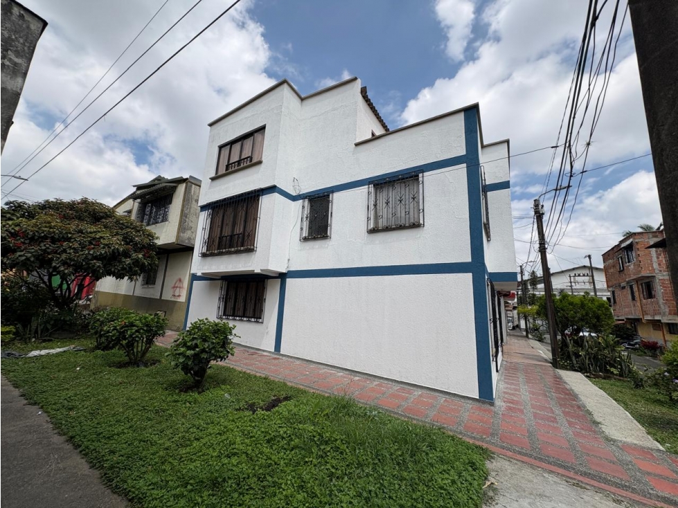 Venta de casa de tres pisos en Dosquebradas -Barrio Valher