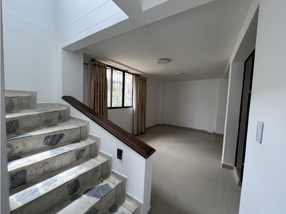 Venta de casa de tres pisos en Dosquebradas -Barrio Valher — foto 5