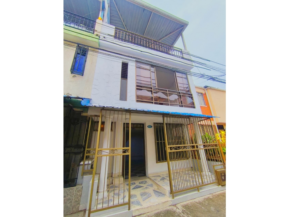 VENTA DE CASA 3 PISOS EN VILLA DE VERACRUZ EN PASAJE AC