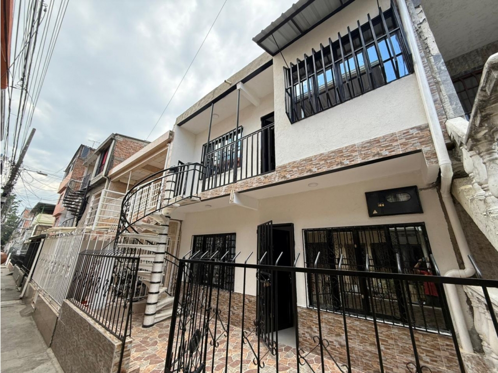 VENTA DE CASA 2 PISOS BIFAMILIAR EN URBANIZACION BARRANQUILLA AC
