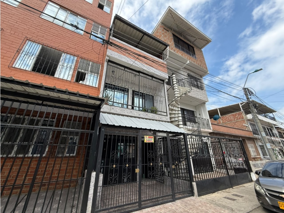 VENTA DE CASA UNIFAMILIAR 3 PISOS EN SALOMIA ACCESO VEHICULAR AC