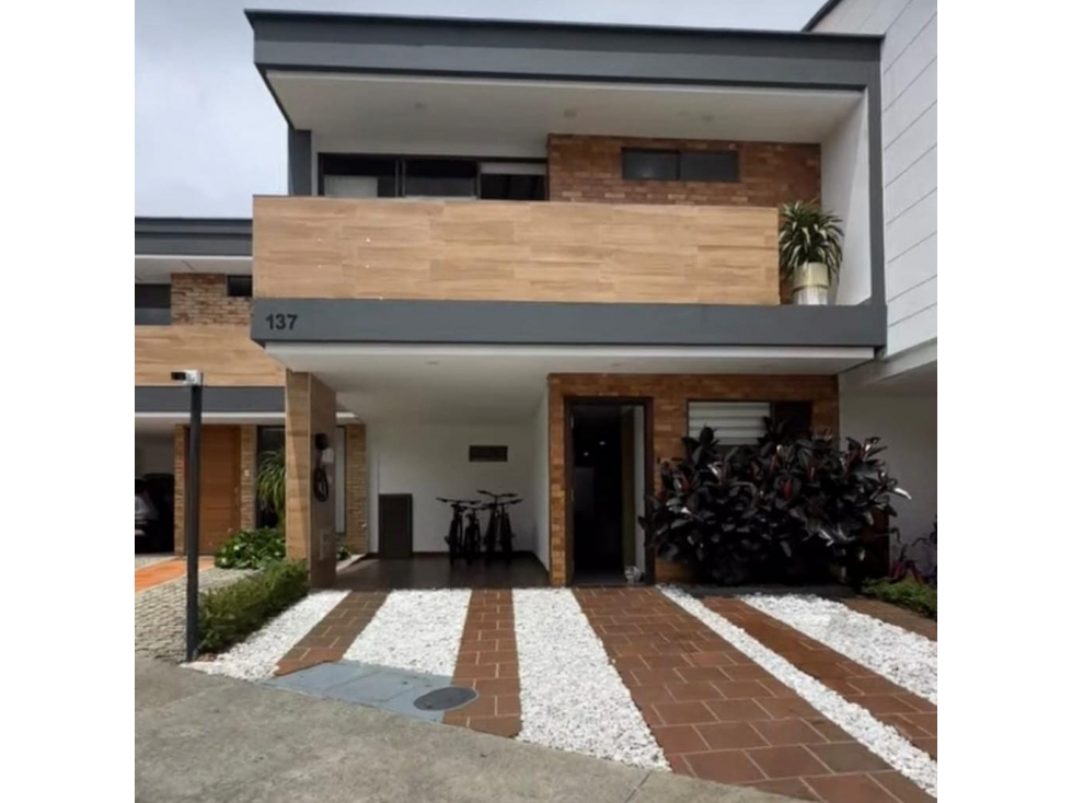 Casa en Venta en Unidad Cerrada en La Ceja