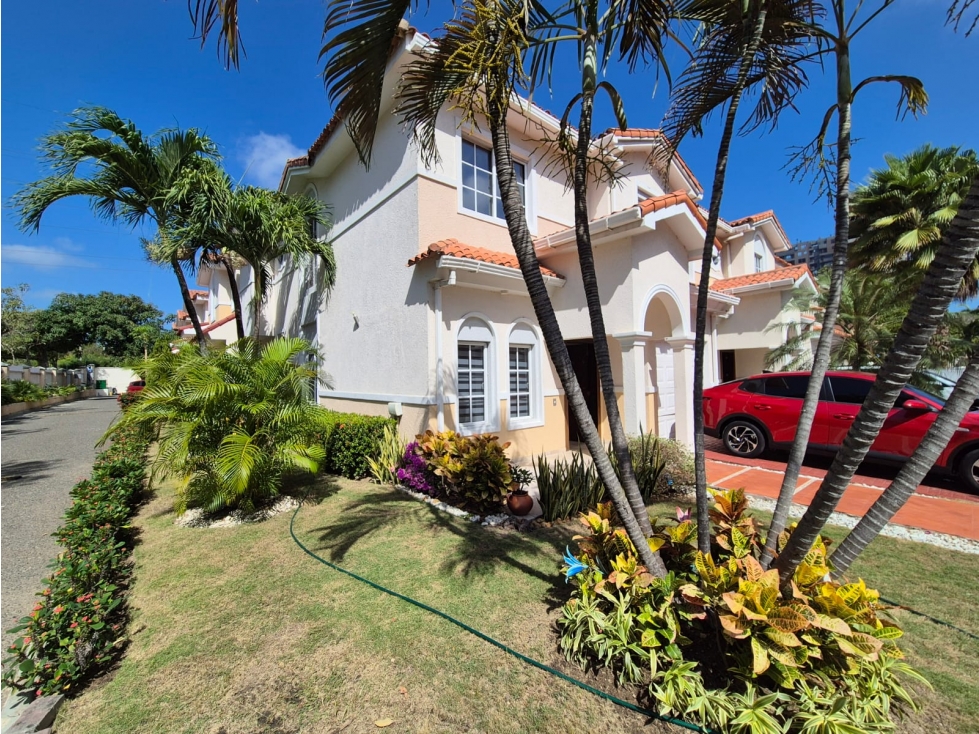 Venta de casa en conjunto cerrado
