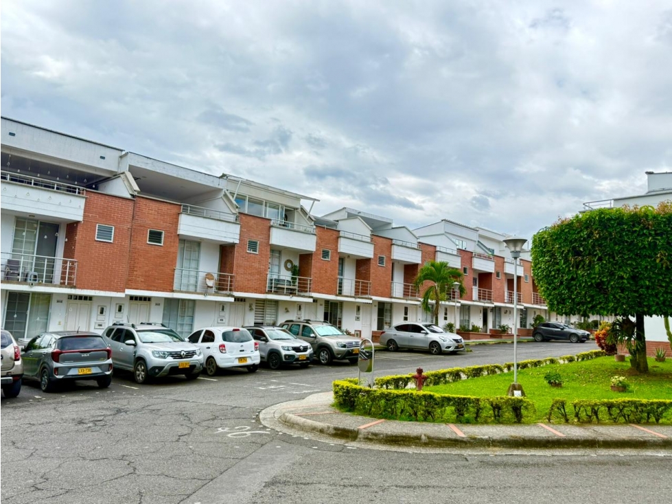 HERMOSA Y AMPLIA CASA EN LA AV. SUR - PEREIRA — foto 2