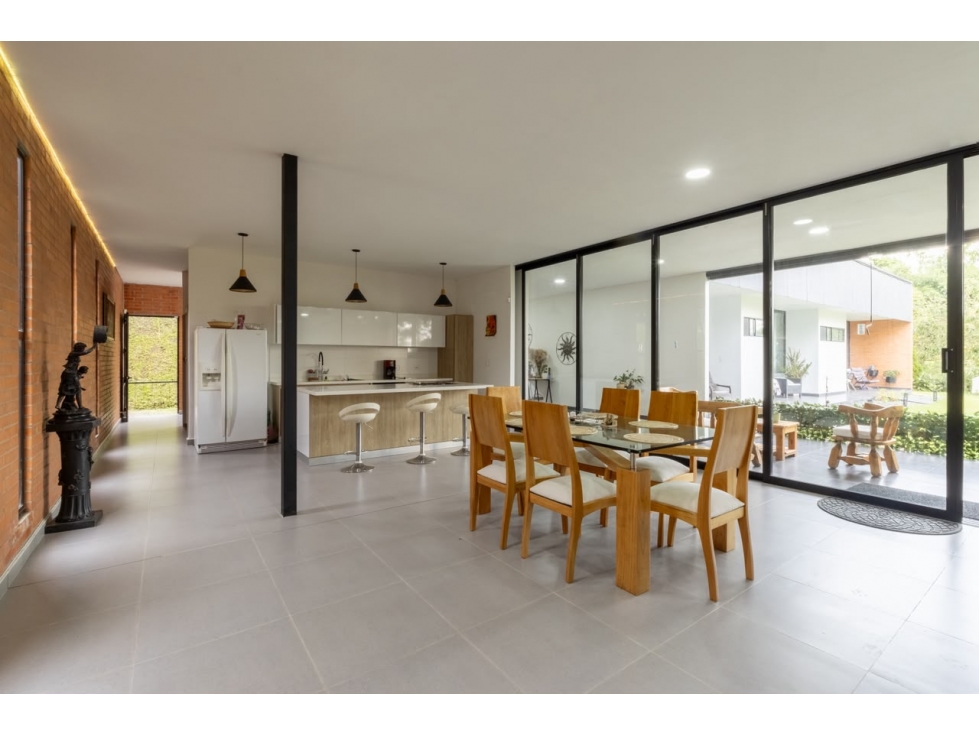 HERMOSA CASA CAMPESTRE A 10 MINUTOS DE PEREIRA