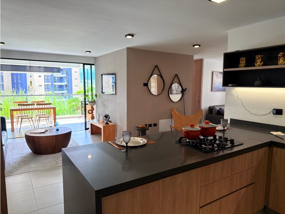 UN APARTAMENTO CON UNA MEGA TERRAZA Y JACUZZI PRIVADO