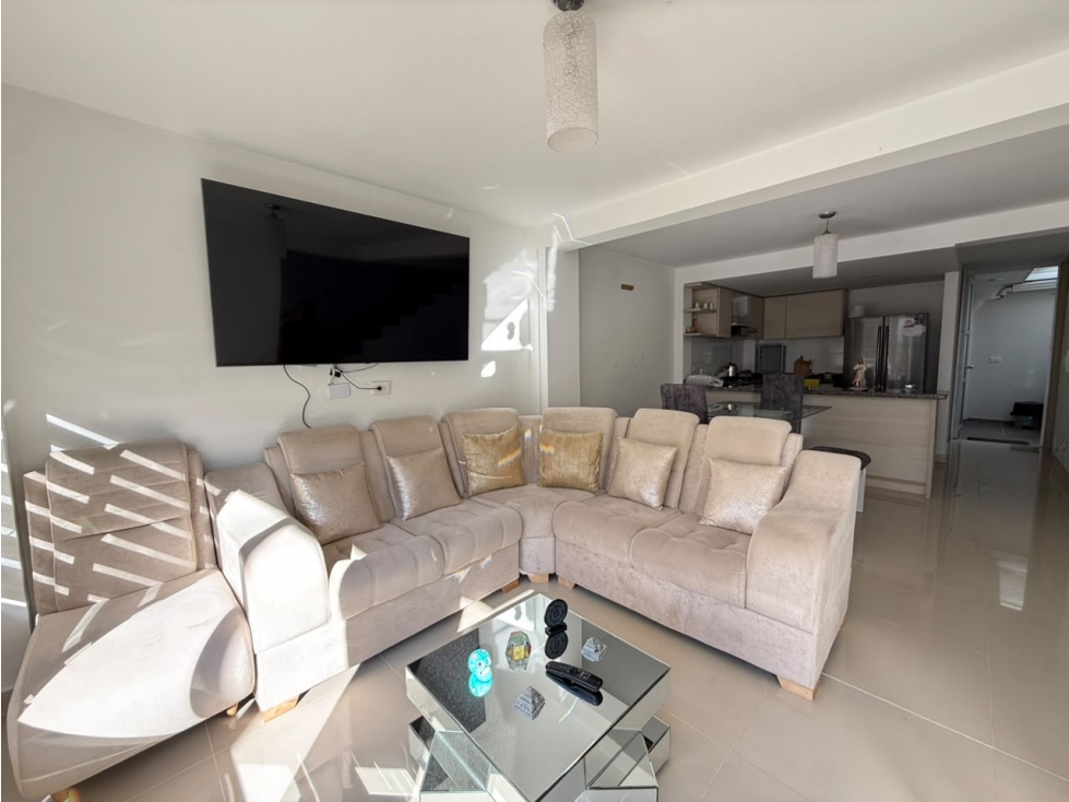 CASA DÚPLEX SEGURA Y EN EXCELENTES CONDICIONES