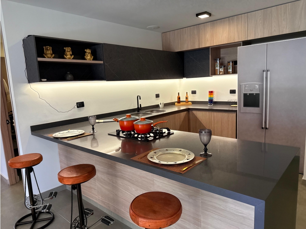 UN APARTAMENTO CON UNA MEGA TERRAZA Y JACUZZI PRIVADO — foto 3