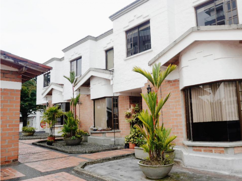 VENTA AMPLIA CASA EN ALAMOS PEREIRA