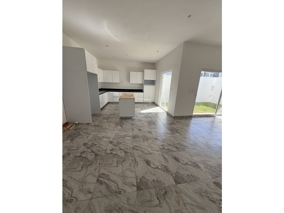 VENTA CASA, A BAJO PRECIO, MÍTICA RESIDENCIAL — foto 2