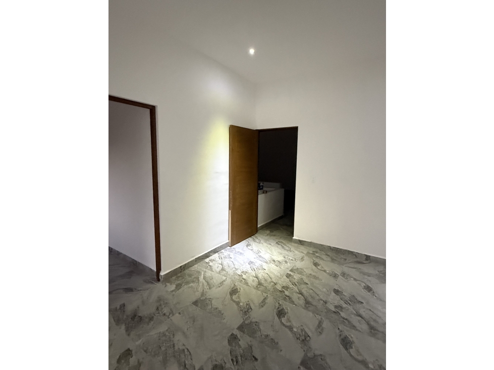 VENTA CASA, A BAJO PRECIO, MÍTICA RESIDENCIAL — foto 3