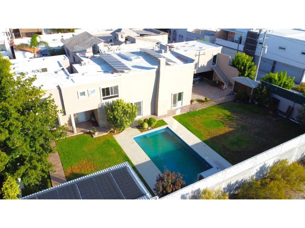CASA EN VENTA CON ALBERCA AL NORTE DE SALTILLO