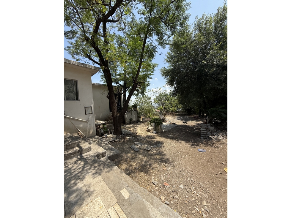 TERRENO CON CASA EN VENTA EN GUADALUPE A 950 m DE ELOY CAVAZOS - 1