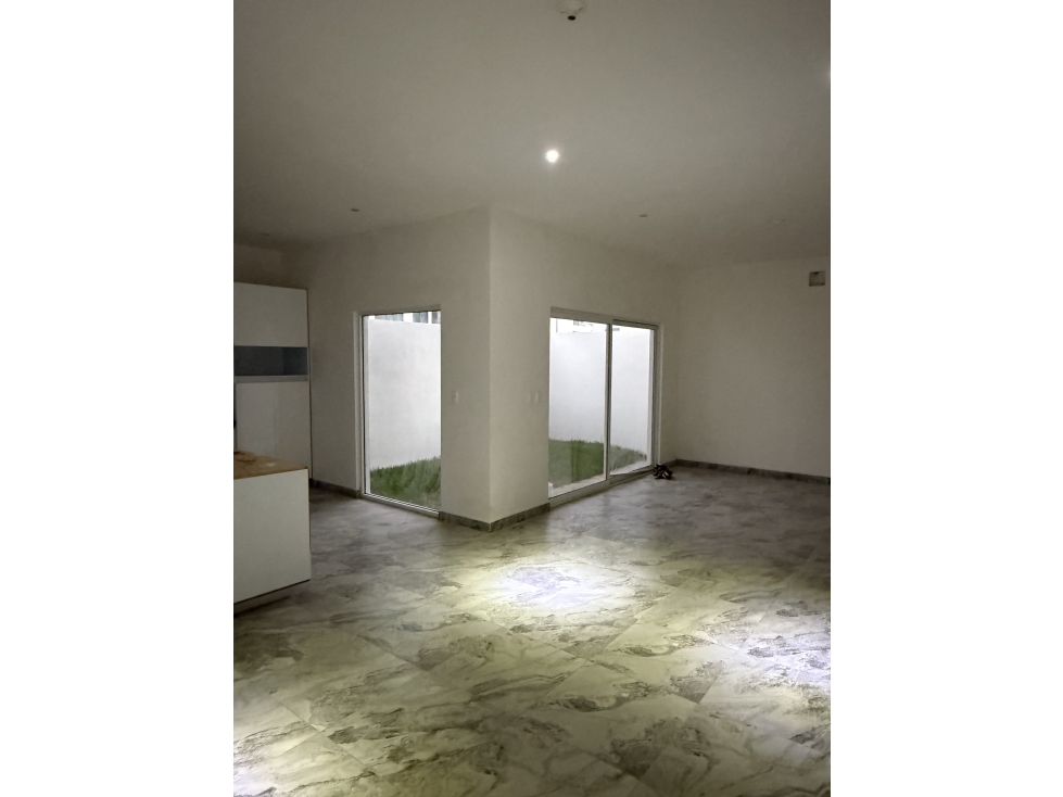 VENTA CASA, A BAJO PRECIO, MÍTICA RESIDENCIAL — foto 5