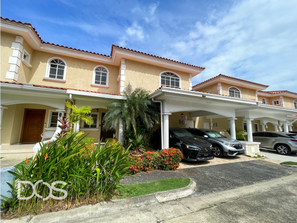 VENTA de casa con patio en COSTA DEL ESTE, Palmeras del Este