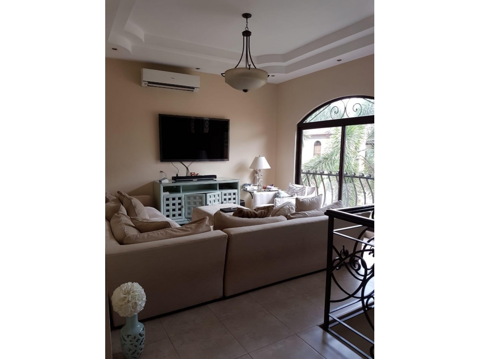 Se vende hermosa casa en PH Antigua, Costa del Este