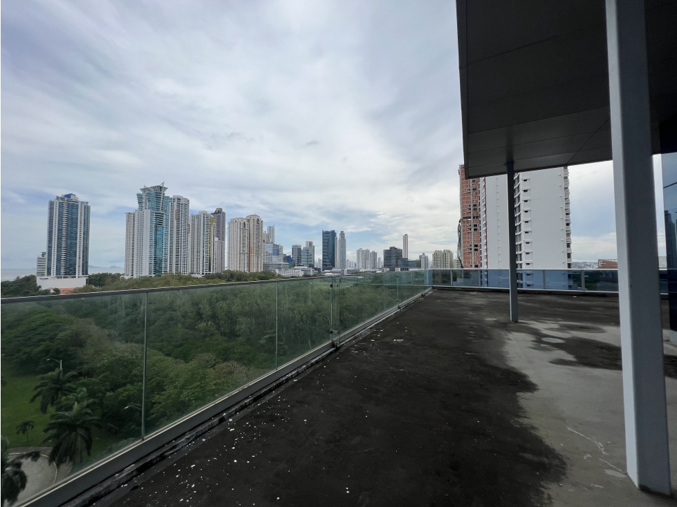 Alquiler de Oficina con Terraza en Boulevard del Este, Costa del Este